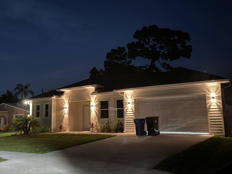 Brand New Tampa Oasis With Private Jacuzzi Retreat Villa ลูทซ์ ภายนอก รูปภาพ