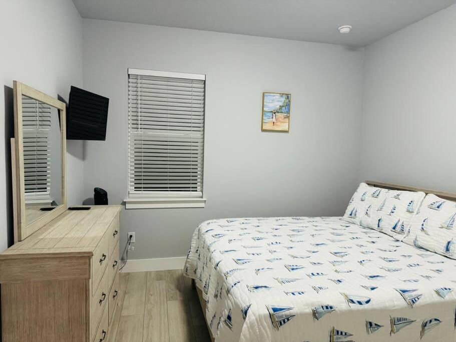 Brand New Tampa Oasis With Private Jacuzzi Retreat Villa ลูทซ์ ภายนอก รูปภาพ