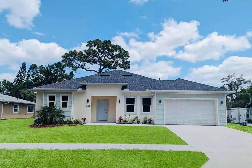 Brand New Tampa Oasis With Private Jacuzzi Retreat Villa ลูทซ์ ภายนอก รูปภาพ