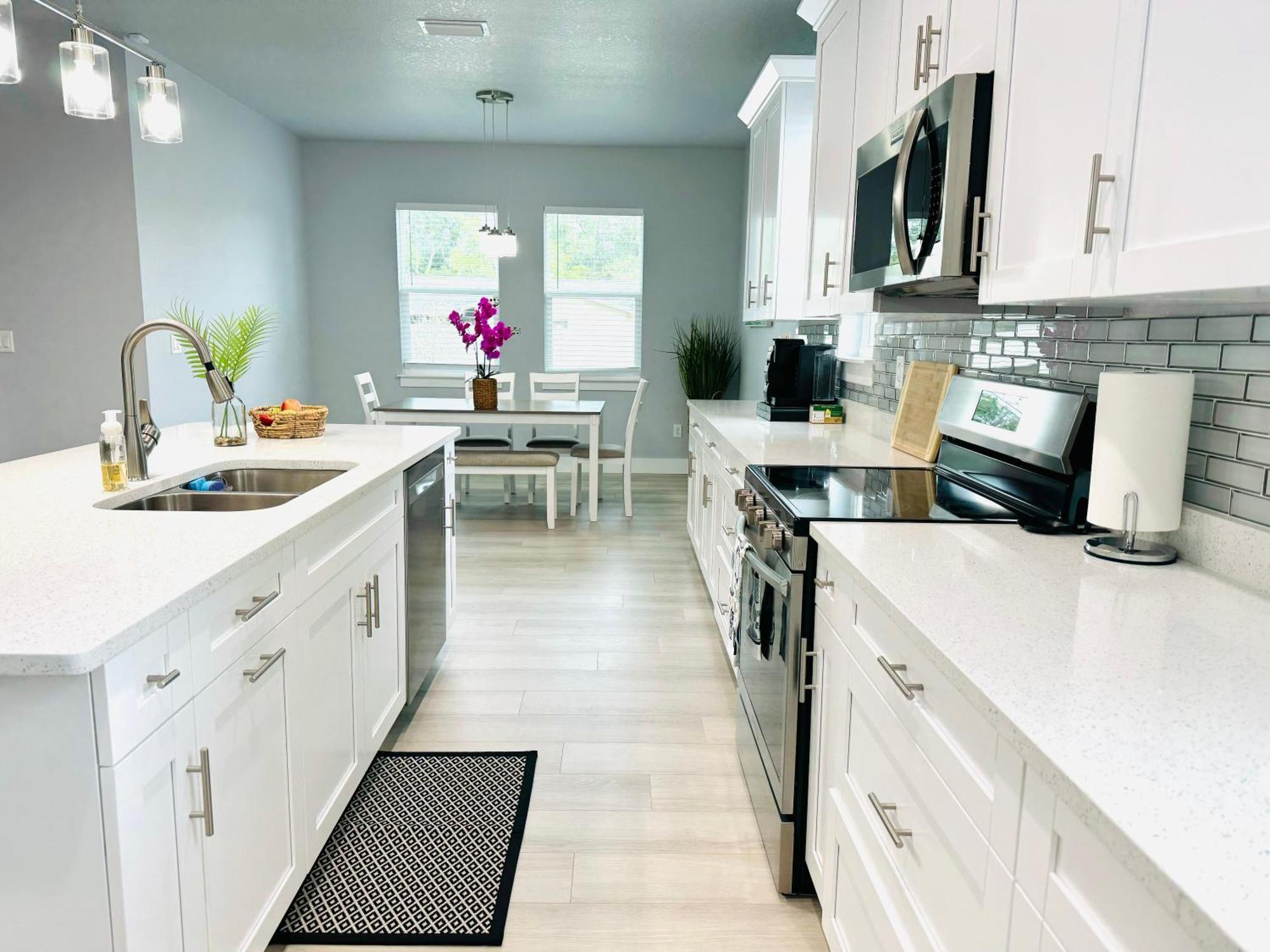 Brand New Tampa Oasis With Private Jacuzzi Retreat Villa ลูทซ์ ภายนอก รูปภาพ