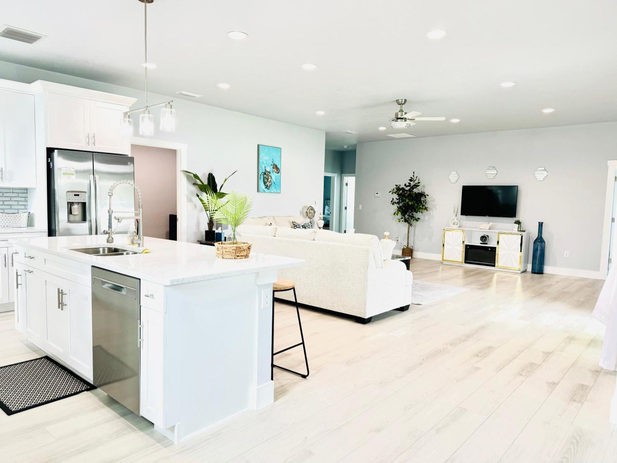 Brand New Tampa Oasis With Private Jacuzzi Retreat Villa ลูทซ์ ภายนอก รูปภาพ