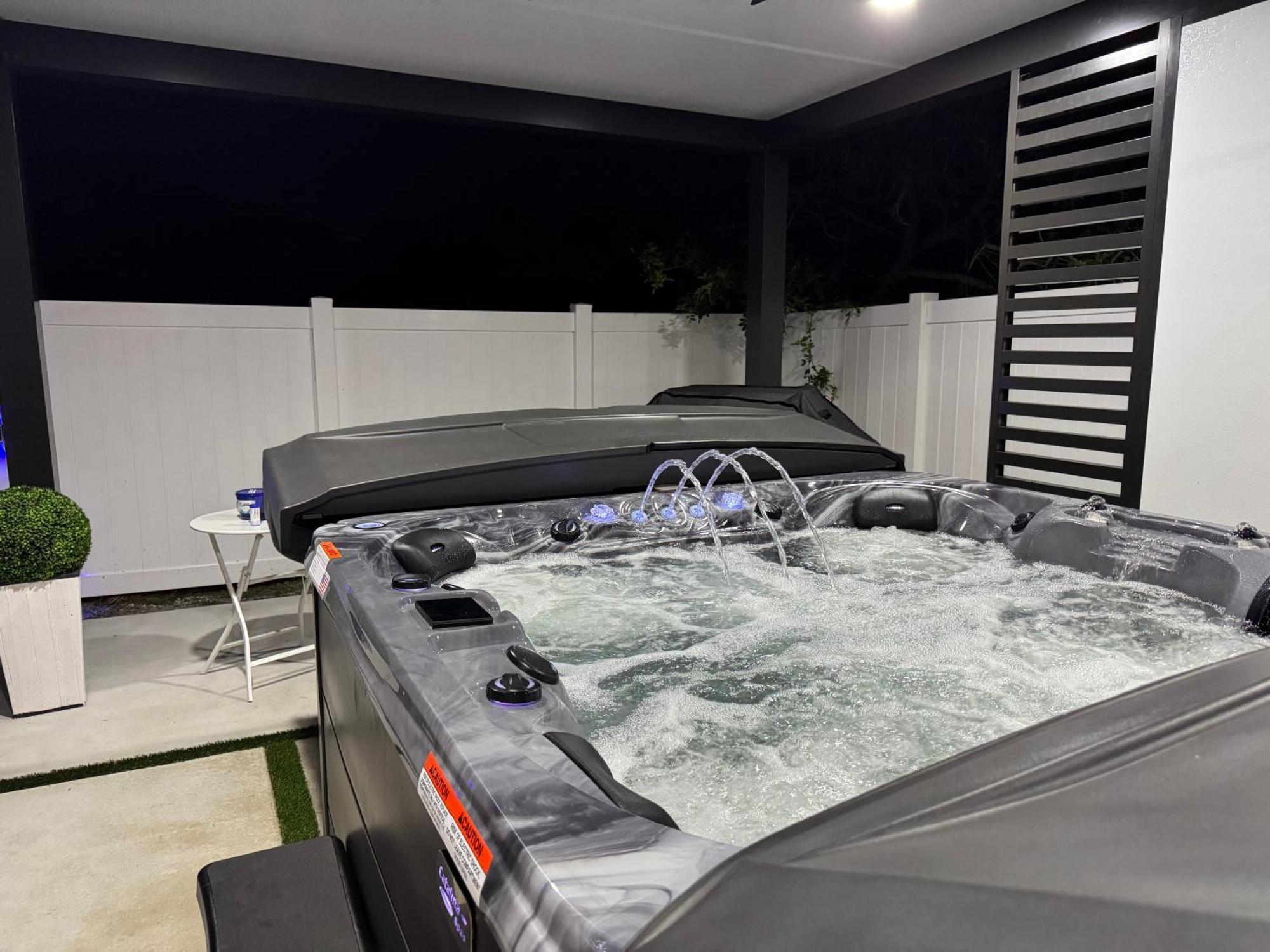 Brand New Tampa Oasis With Private Jacuzzi Retreat Villa ลูทซ์ ภายนอก รูปภาพ